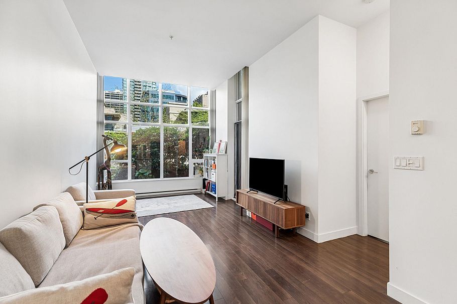 101 2077 Rosser Avenue Burnaby, BC - 4