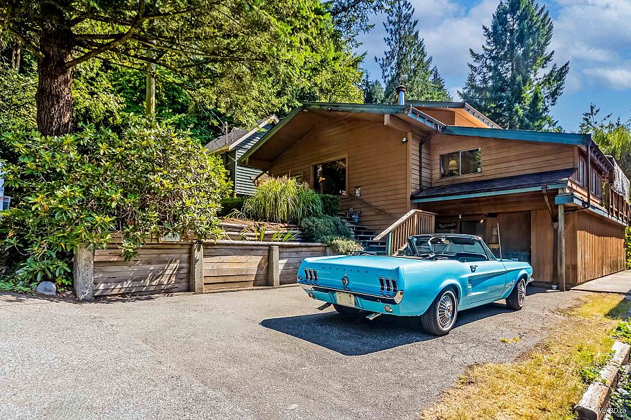 4585 Raeburn Street North Vancouver, BC - 1