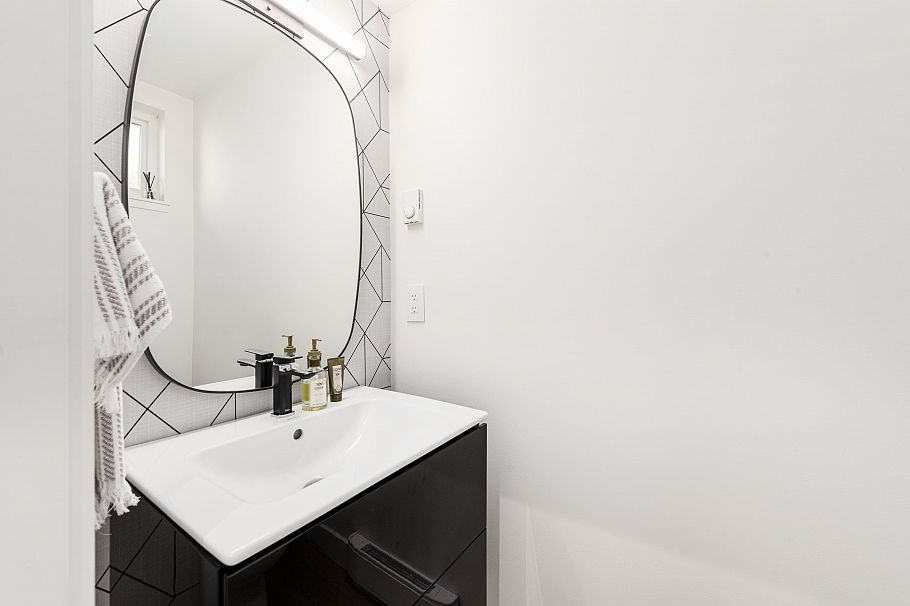 1823 Napier Street Vancouver, BC - 31