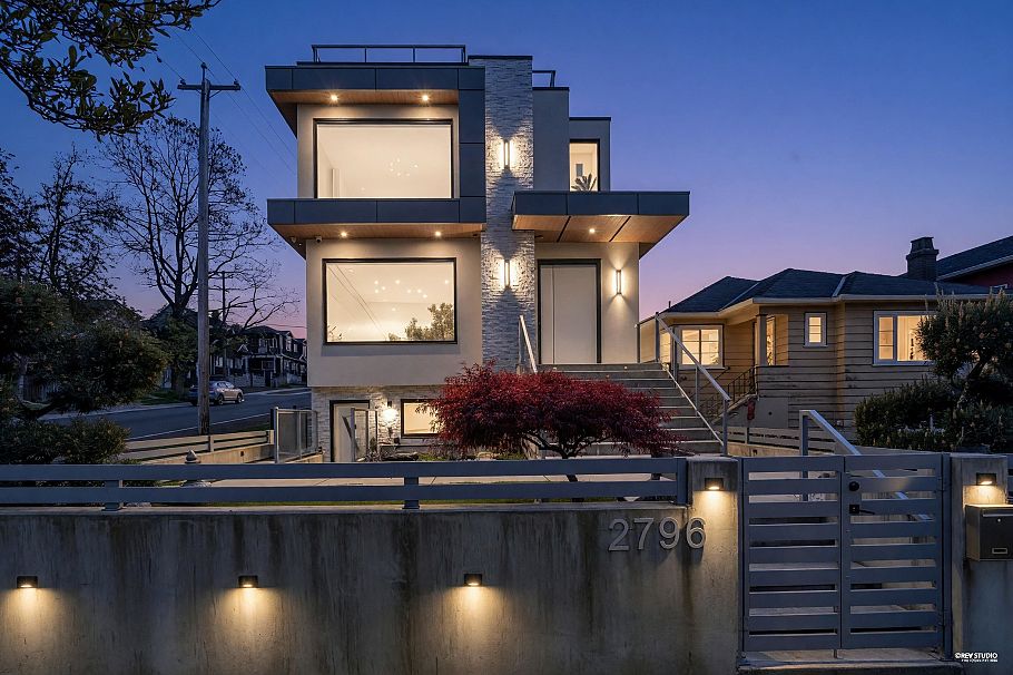 2796 E 4th Avenue Vancouver, BC - 3