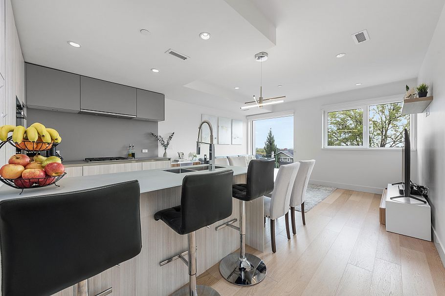 138 W Woodstock Avenue Vancouver, BC - 11