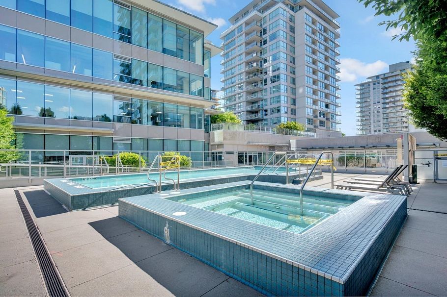 2403 125 E 14th Street North Vancouver, BC - 39