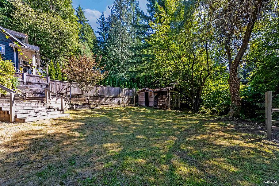 4585 Raeburn Street North Vancouver, BC - 6