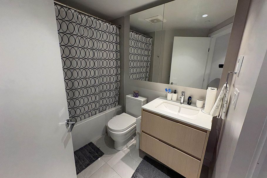 304 1500 Fern Street North Vancouver, BC - 14