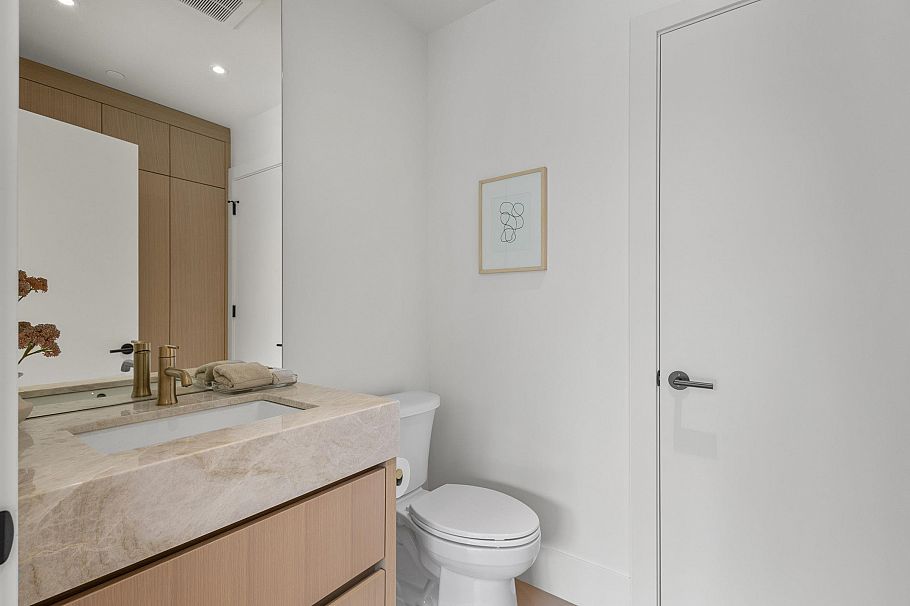 1 2425 Kitchener Street Vancouver, BC - 10