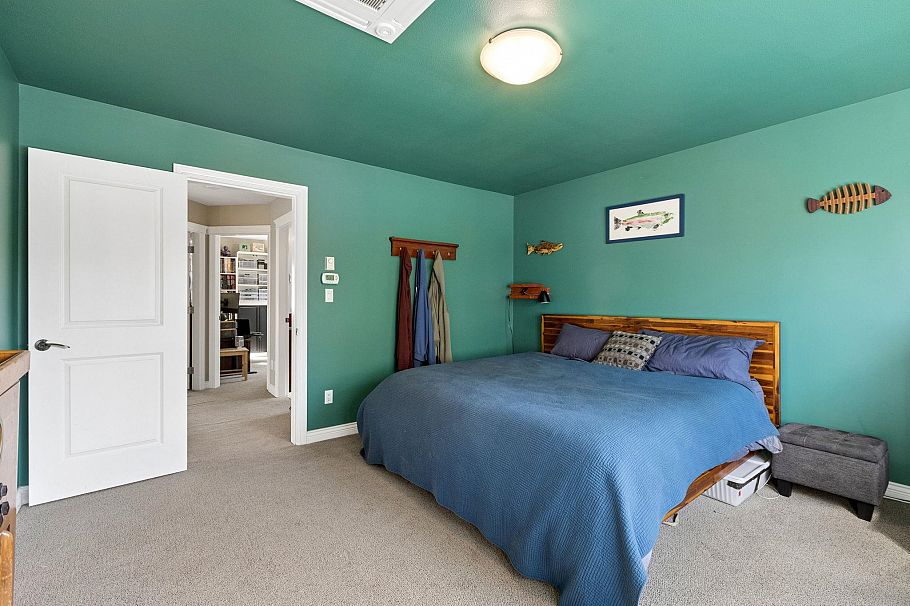 250 E 17th Street North Vancouver, BC - 25