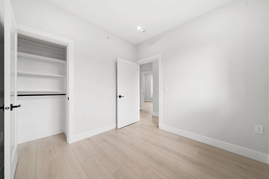 3274 E 44th Avenue Vancouver, BC - 27