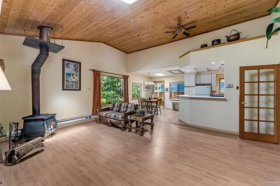 4585 Raeburn Street North Vancouver, BC - 12