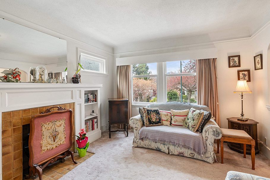 2578 Oxford Street Vancouver, BC - 3