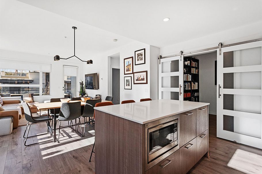 204 715 W 15th Street North Vancouver, BC - 15