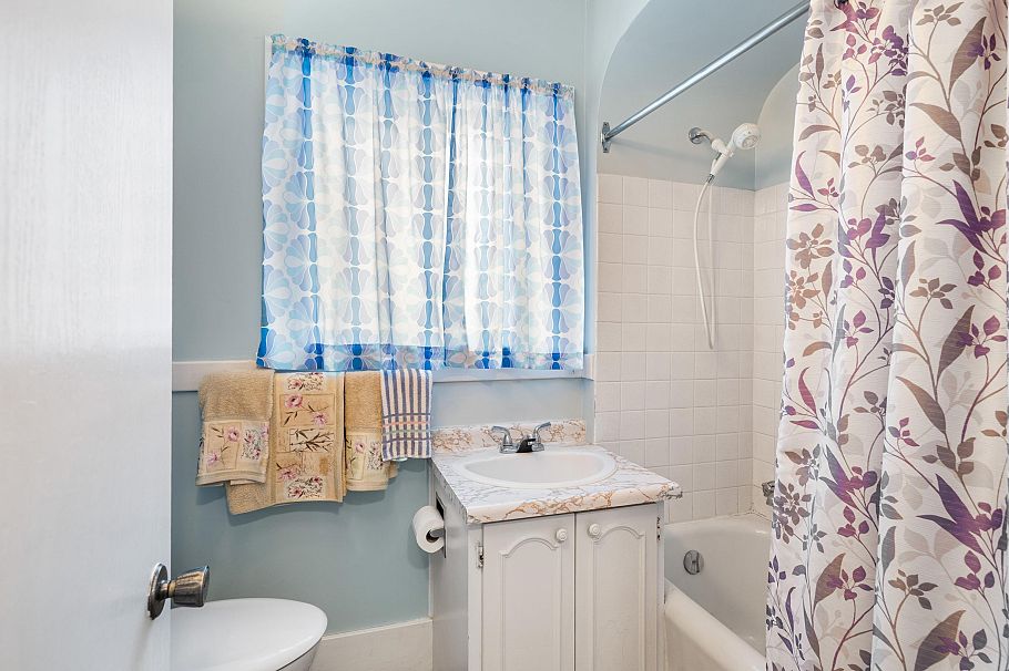 2578 Oxford Street Vancouver, BC - 9