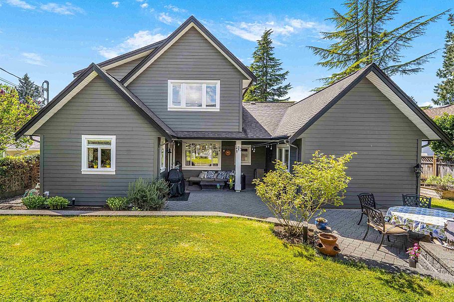 938 Beaumont Drive North Vancouver, BC - 38