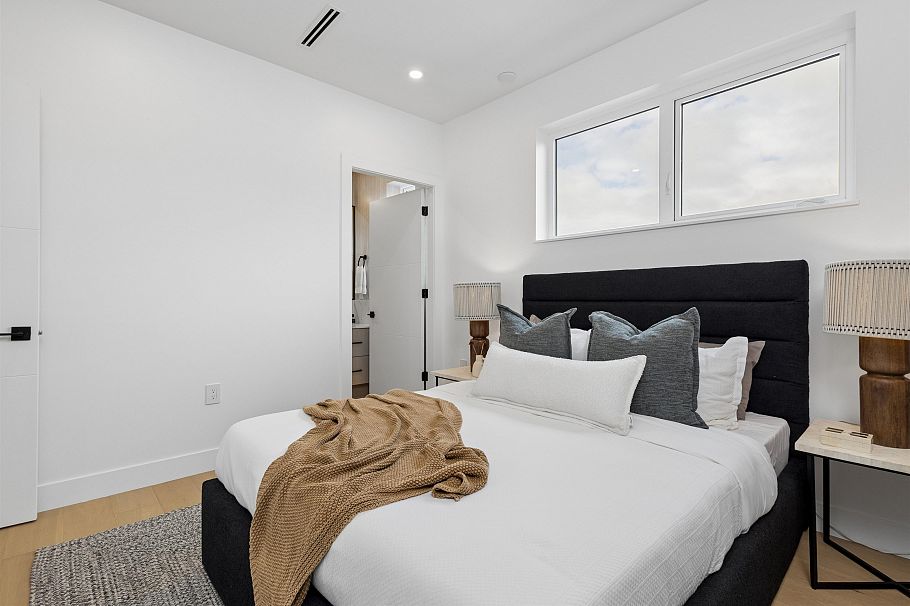 1 3637 E 46th Avenue Vancouver, BC - 23