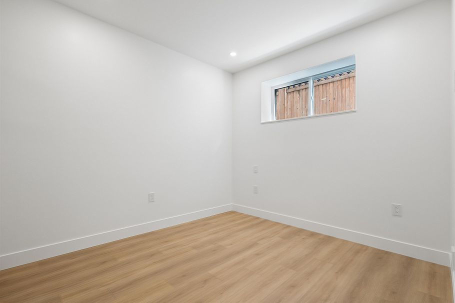 1 3637 E 46th Avenue Vancouver, BC - 33