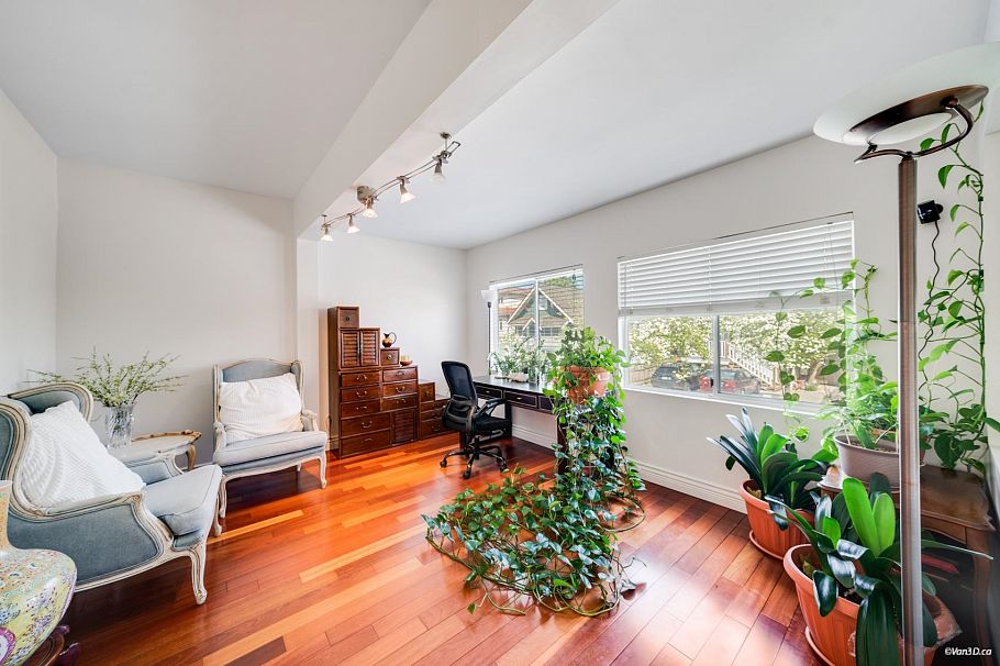 166 E 24th Avenue Vancouver, BC - 3