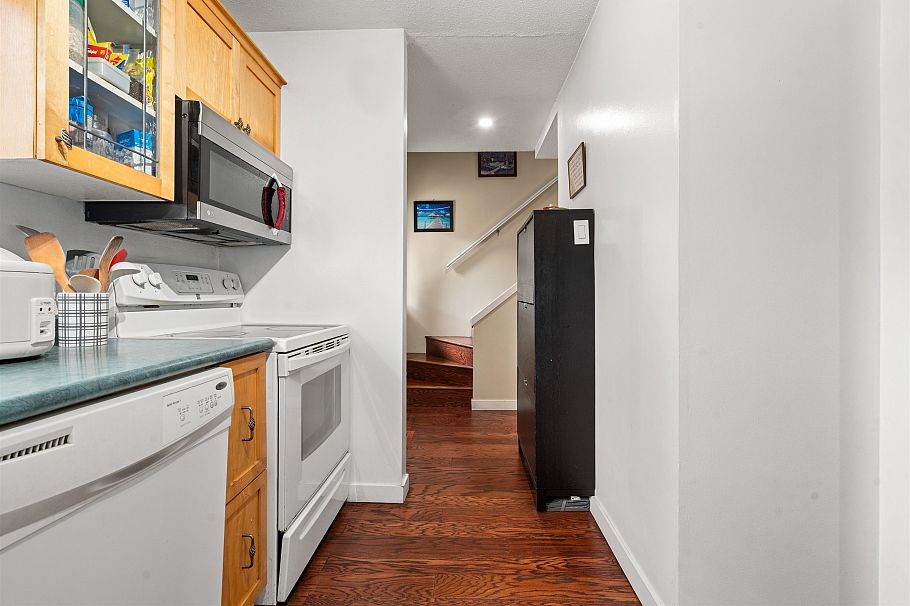 883 Old Lillooet Road North Vancouver, BC - 11