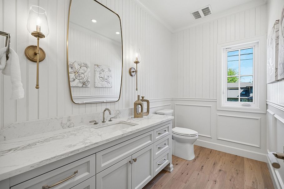 690 E Windsor Road North Vancouver, BC - 18