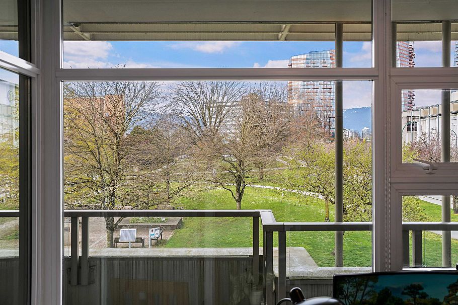 205 1808 W 1st Avenue Vancouver, BC - 4