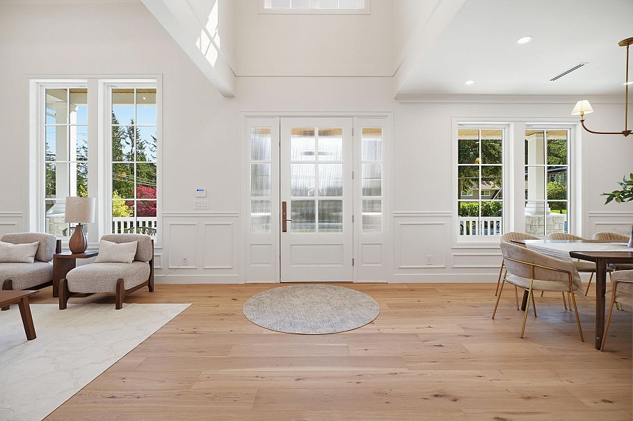 690 E Windsor Road North Vancouver, BC - 3