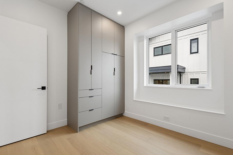 1 3639 E 46th Avenue Vancouver, BC - 22