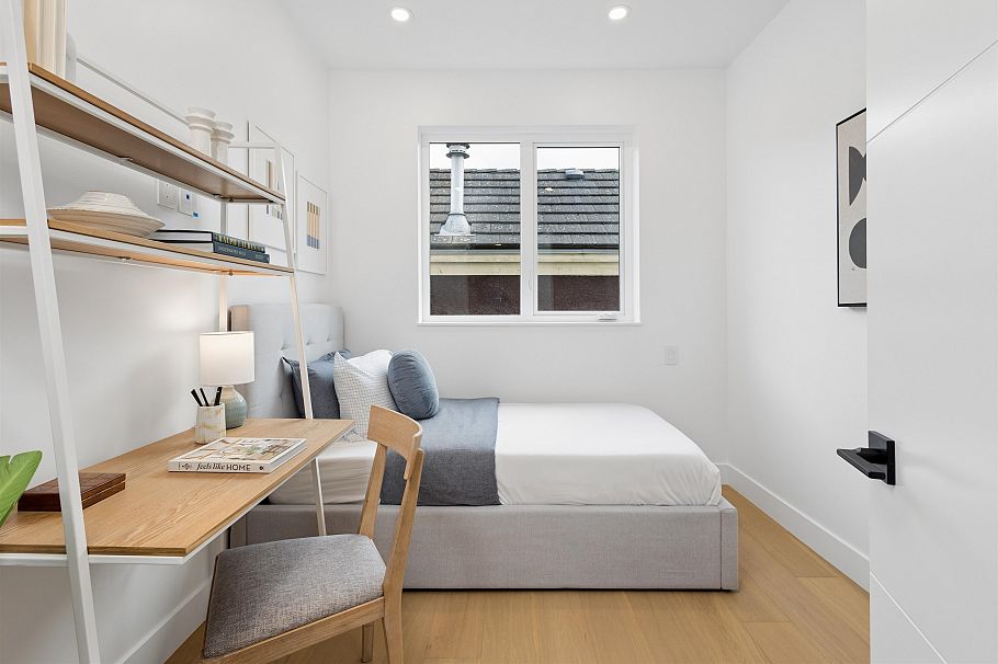 2 3637 E 46th Avenue Vancouver, BC - 28