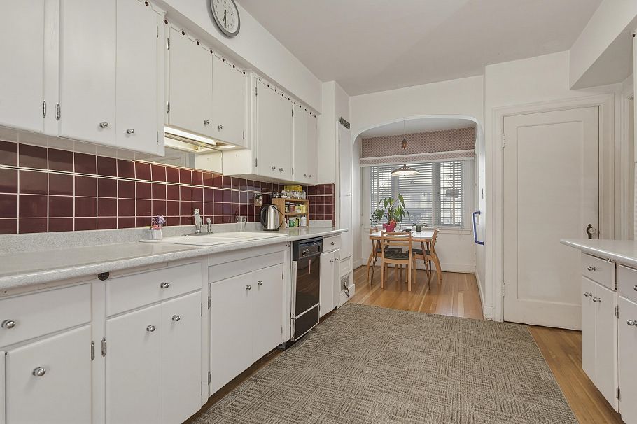 433 E 48th Avenue Vancouver, BC - 18