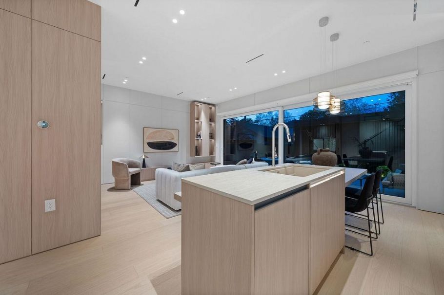 2 2935 W 15th Avenue Vancouver, BC - 4