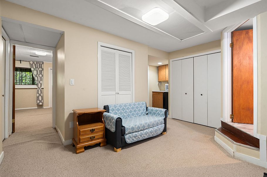 883 Old Lillooet Road North Vancouver, BC - 10