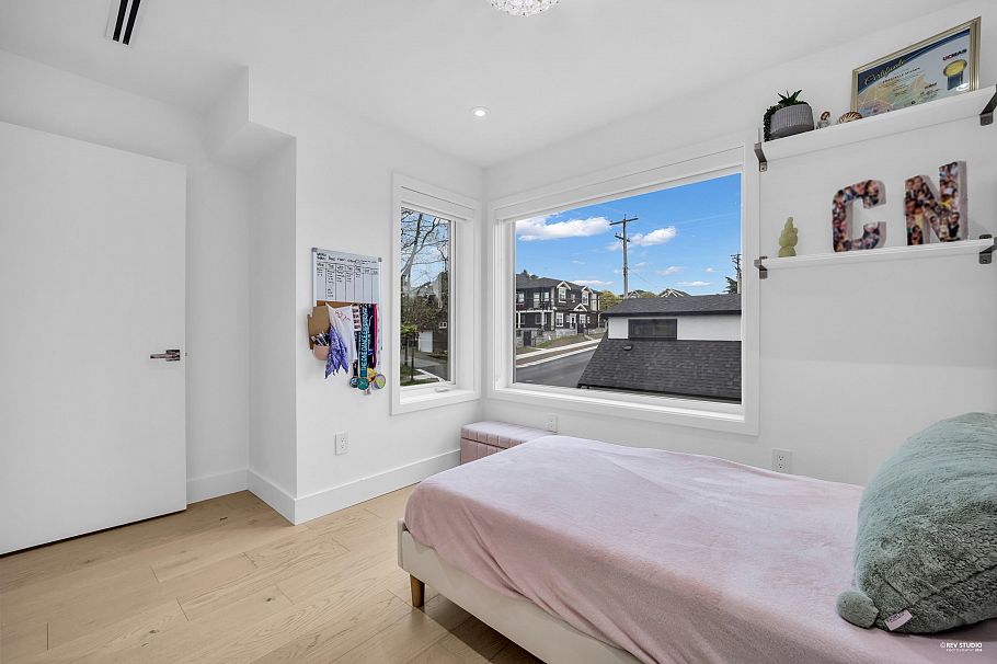 2796 E 4th Avenue Vancouver, BC - 29