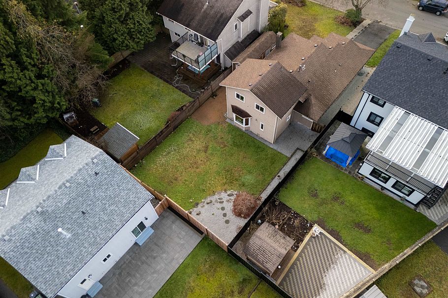 828 Nicolum Court North Vancouver, BC - 30