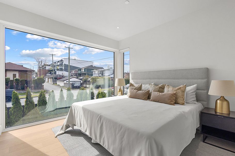 1 2425 Kitchener Street Vancouver, BC - 14