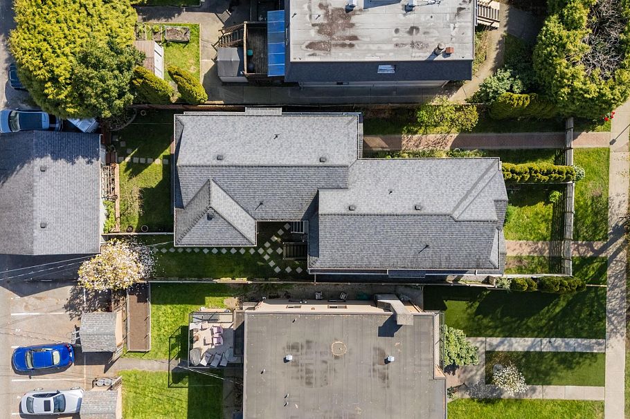 250 E 17th Street North Vancouver, BC - 38