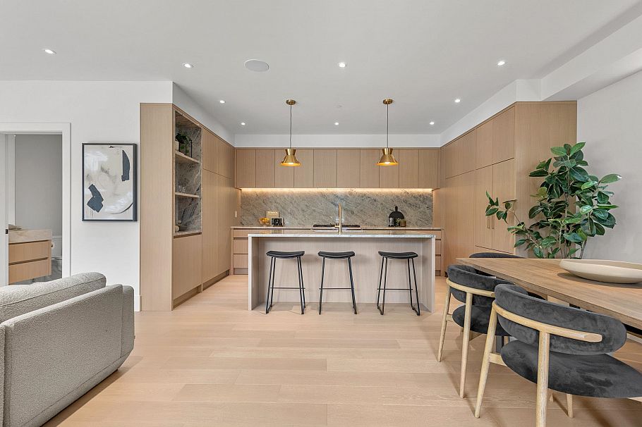 1 2425 Kitchener Street Vancouver, BC - 6