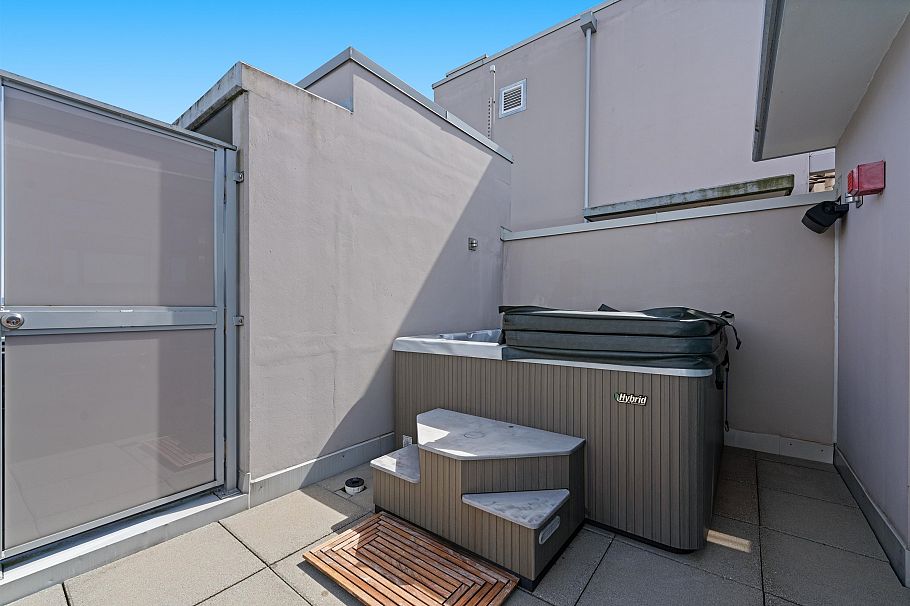 2403 125 E 14th Street North Vancouver, BC - 35