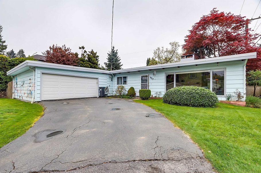 957 Essex Road North Vancouver, BC - 2
