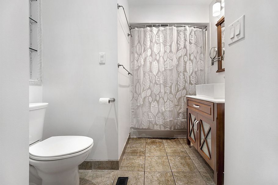 828 Nicolum Court North Vancouver, BC - 21