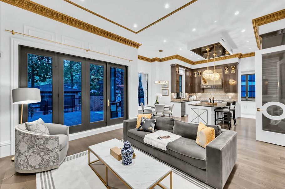 4177 Doncaster Way Vancouver, BC - 6