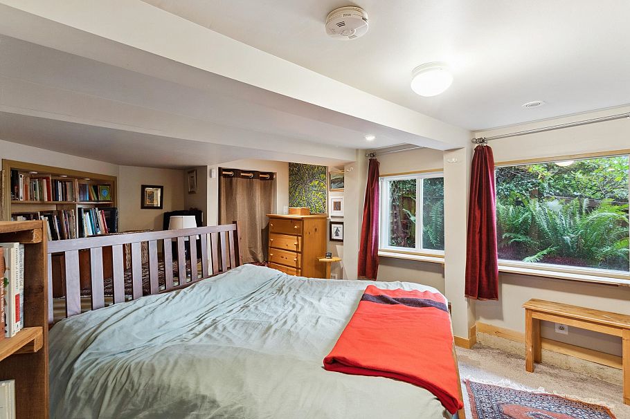 713 E St. James Road North Vancouver, BC - 16