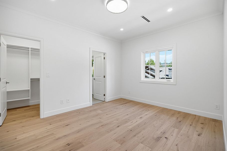 690 E Windsor Road North Vancouver, BC - 25