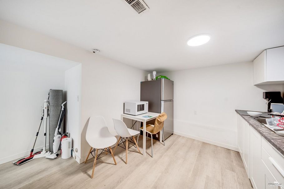 166 E 24th Avenue Vancouver, BC - 31