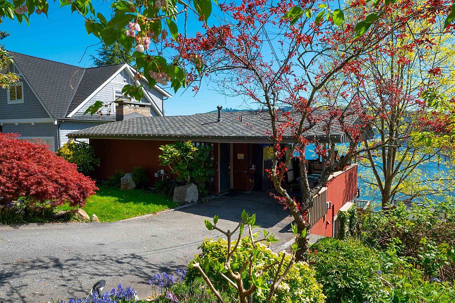4455 Harris Place North Vancouver, BC - 1