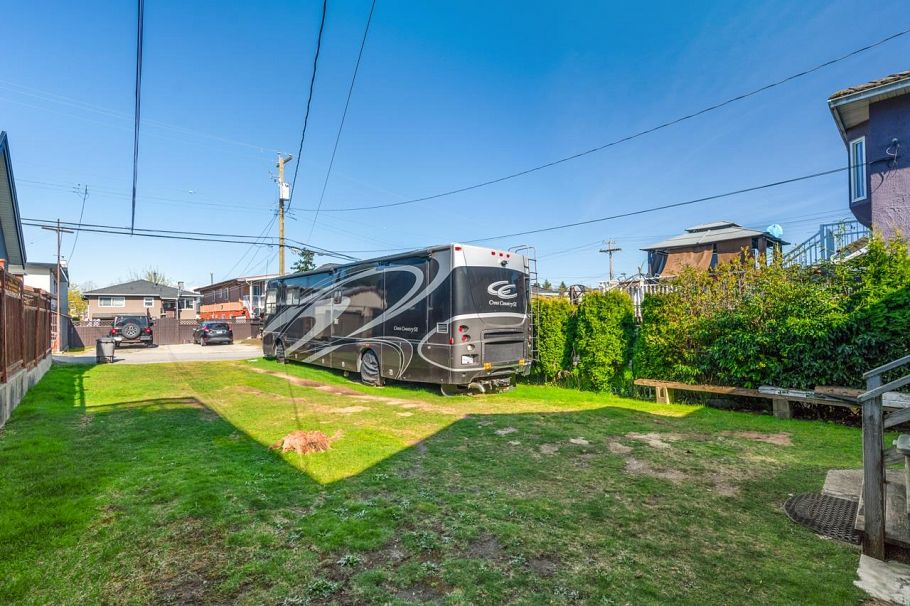 3383 Wellington Avenue Vancouver, BC - 20