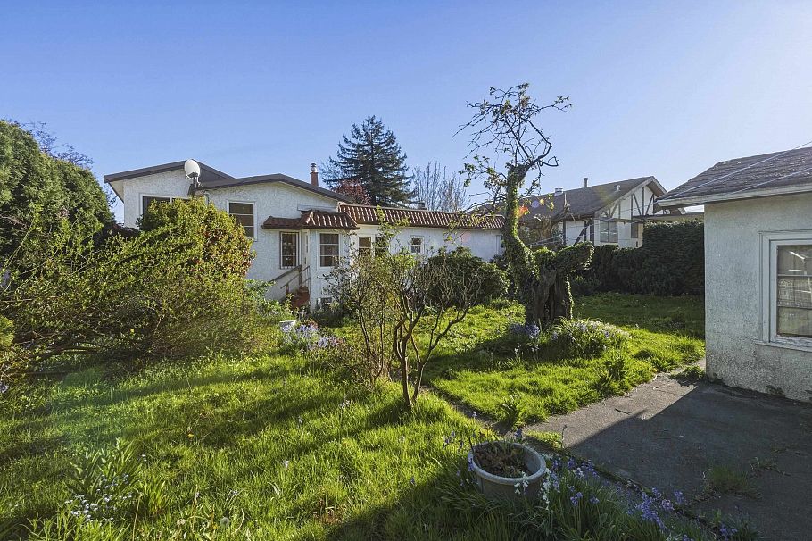 433 E 48th Avenue Vancouver, BC - 8