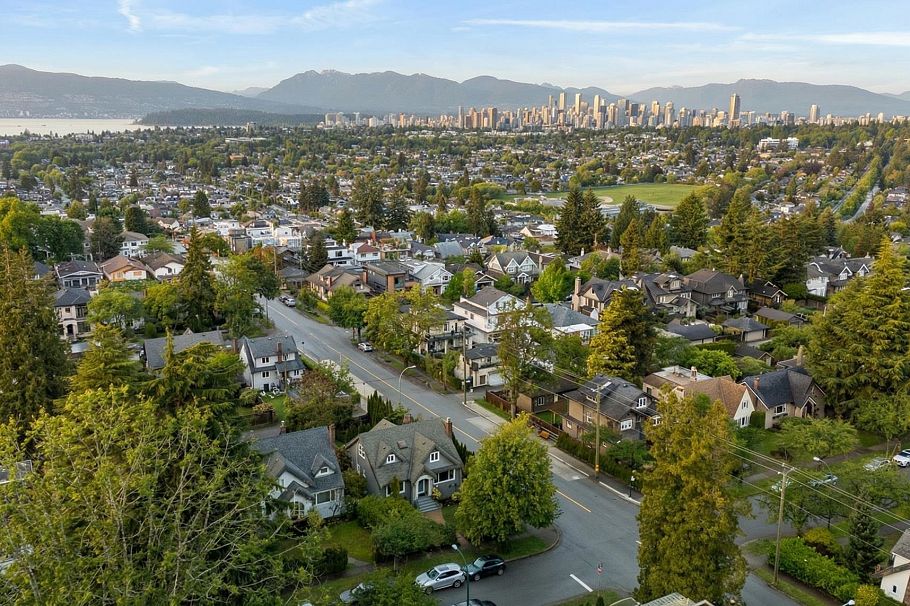 2907 W 30th Avenue Vancouver, BC - 37