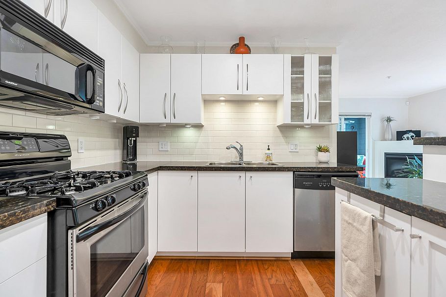 102 736 W 14th Avenue Vancouver, BC - 8