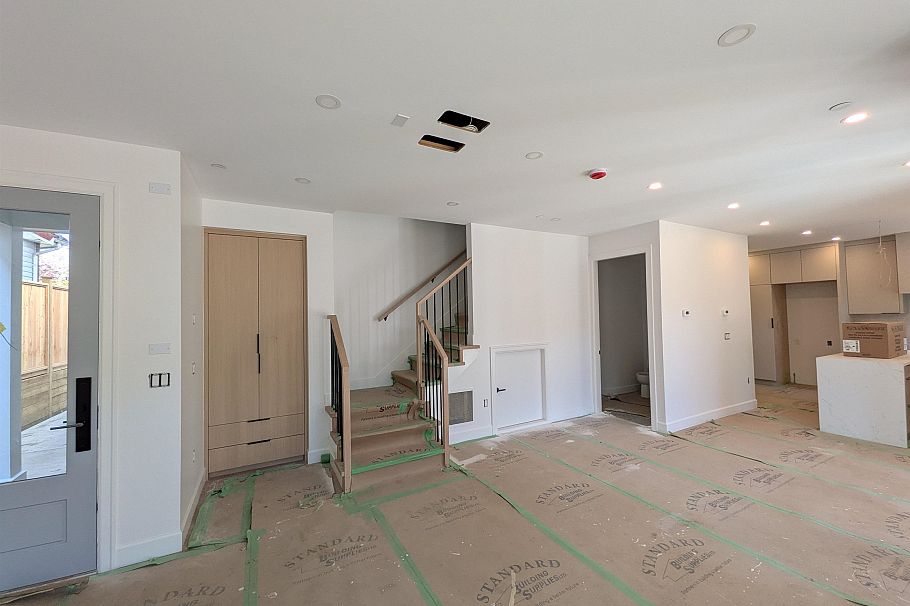 918 E 16th Avenue Vancouver, BC - 2