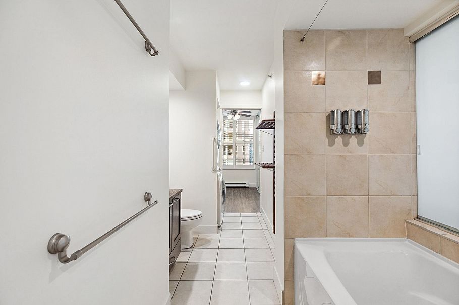 2002 989 Richards Street Vancouver, BC - 13