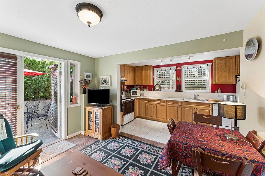 408 E 2nd Street North Vancouver, BC - 25