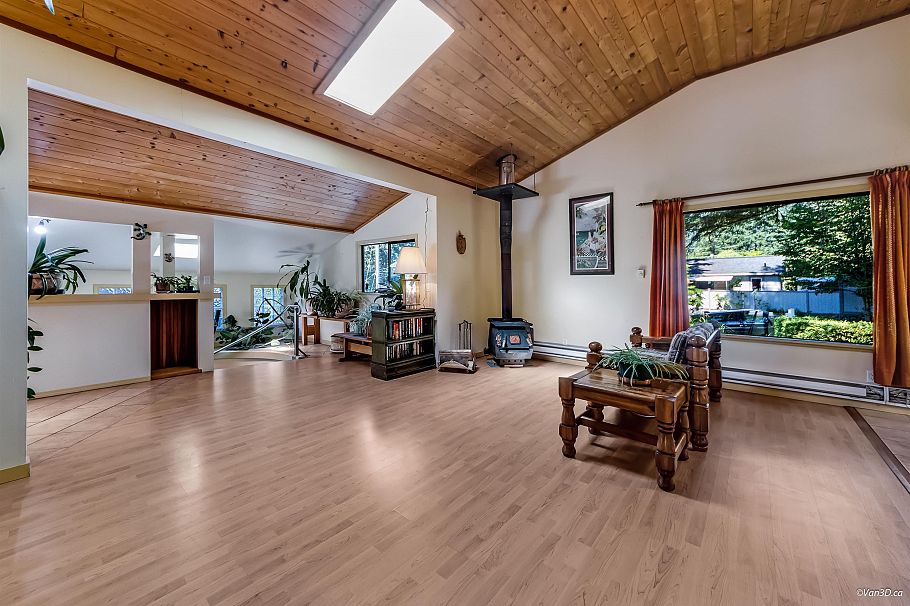 4585 Raeburn Street North Vancouver, BC - 13