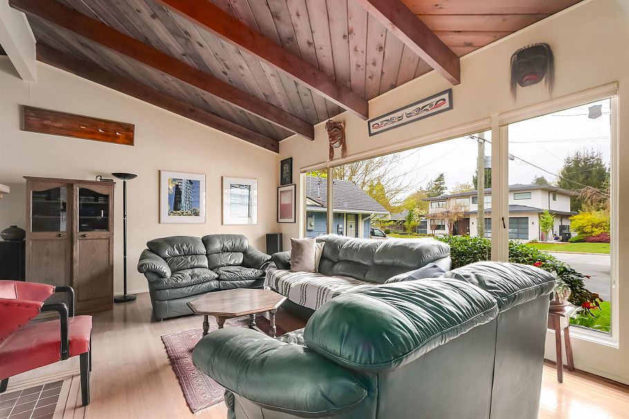 957 Essex Road North Vancouver, BC - 4